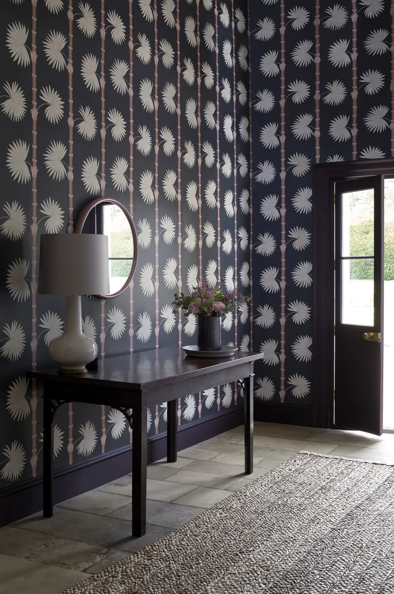 Hardy Palm — Paint & Paper Library room inspiration. The colourway shown may differ from your selection.
