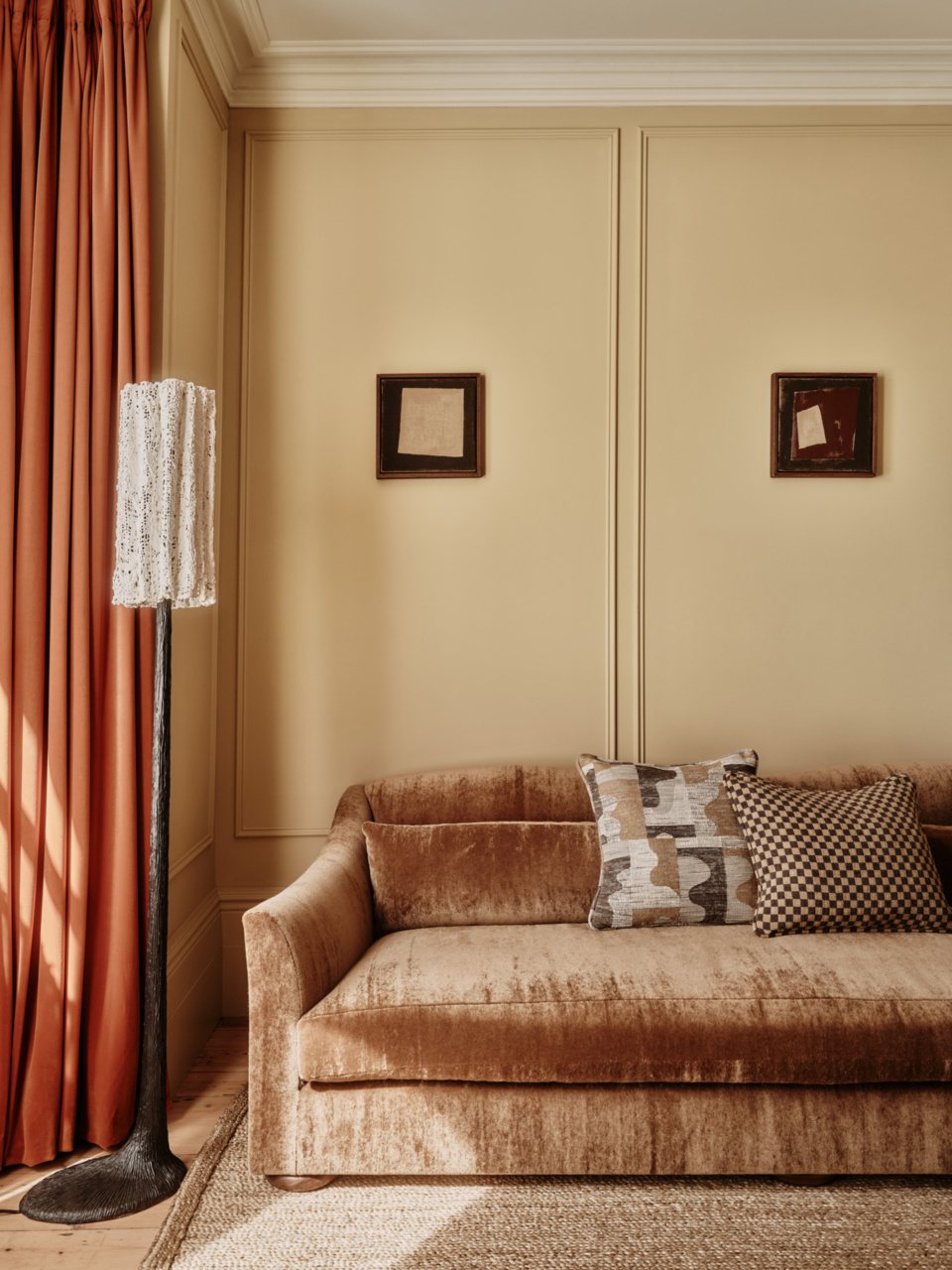 Farrow & Ball: Wimborne White – No.239, Hay – No.37