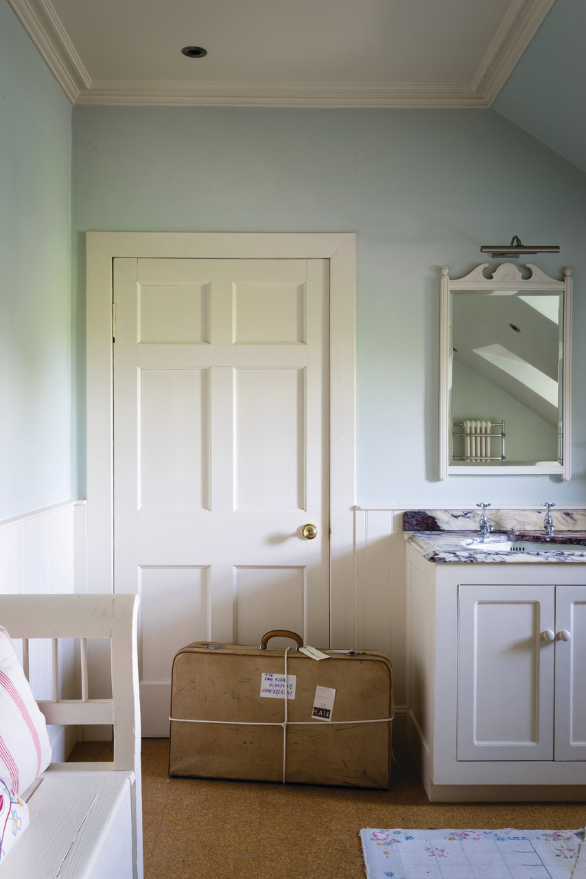 Farrow & Ball — Pale Powder – No.204 room