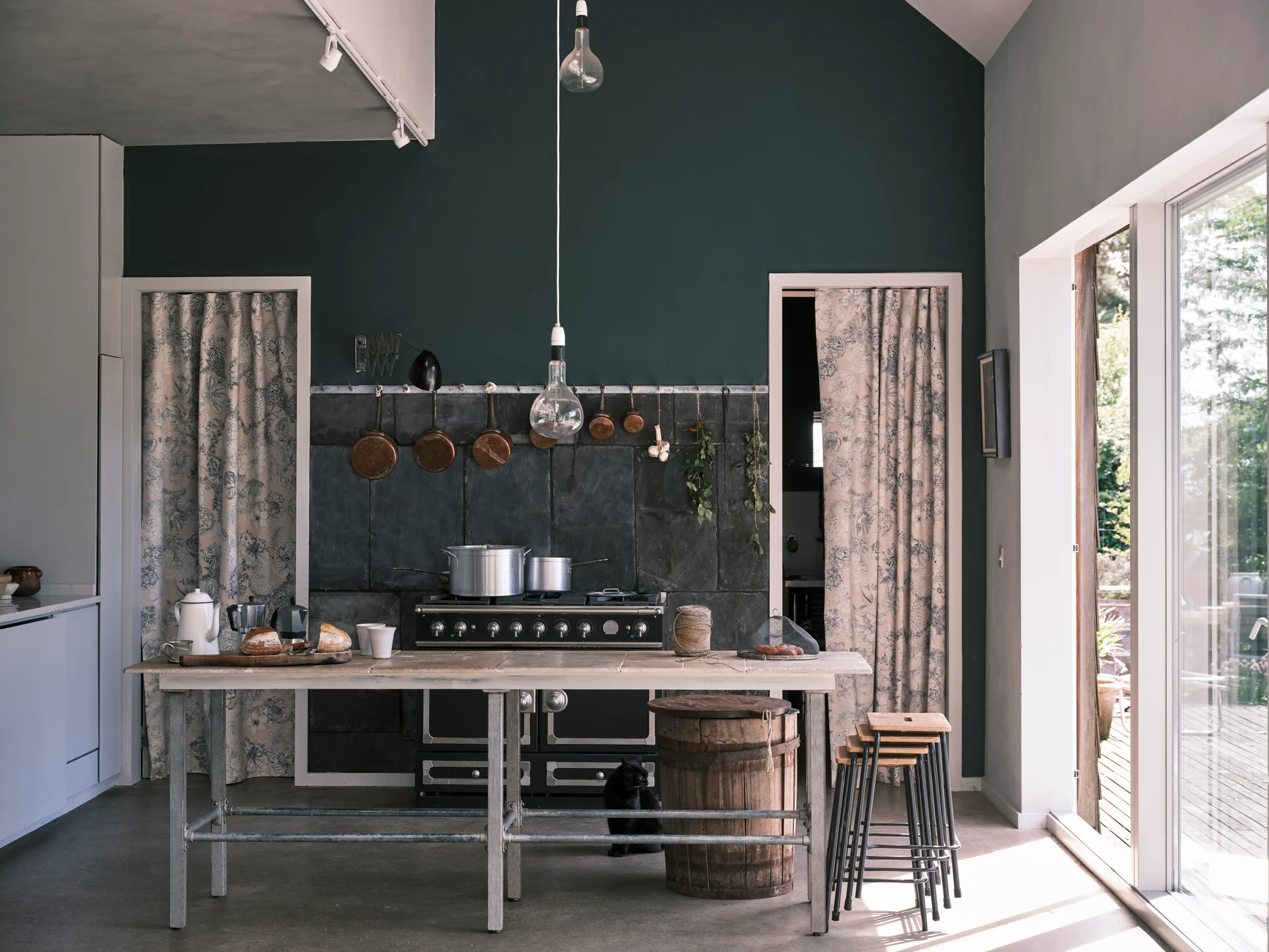 Farrow & Ball: Chine Green, Clunch