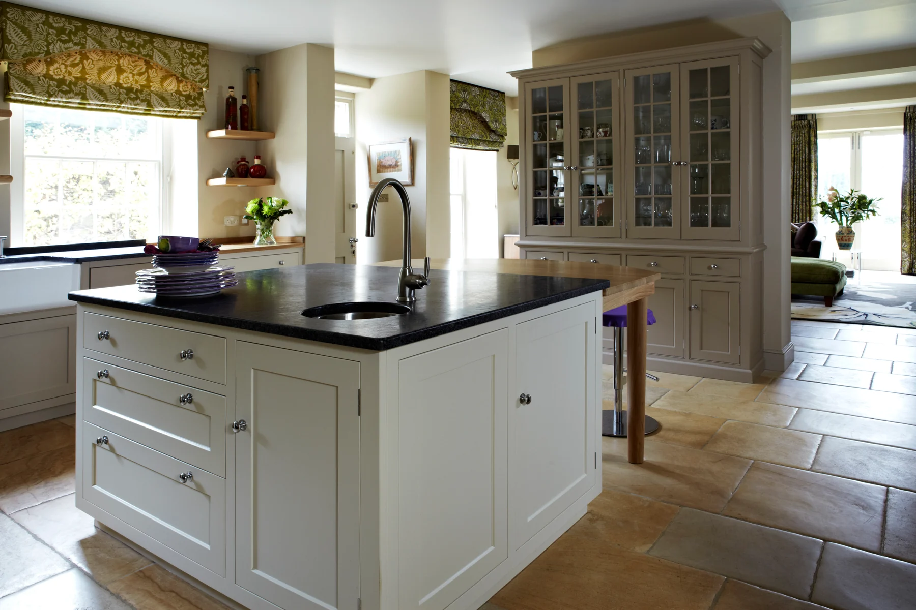 Farrow & Ball: Slipper Satin, Savage Ground, Off-White